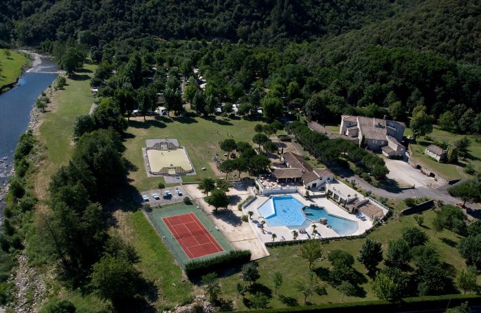 Pourquoi choisir de passer ses prochaines vacances au camping Mas De La Cam près de Mialet ?