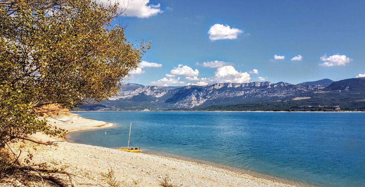 Lac de Sainte-Croix : un environnement propice au camping